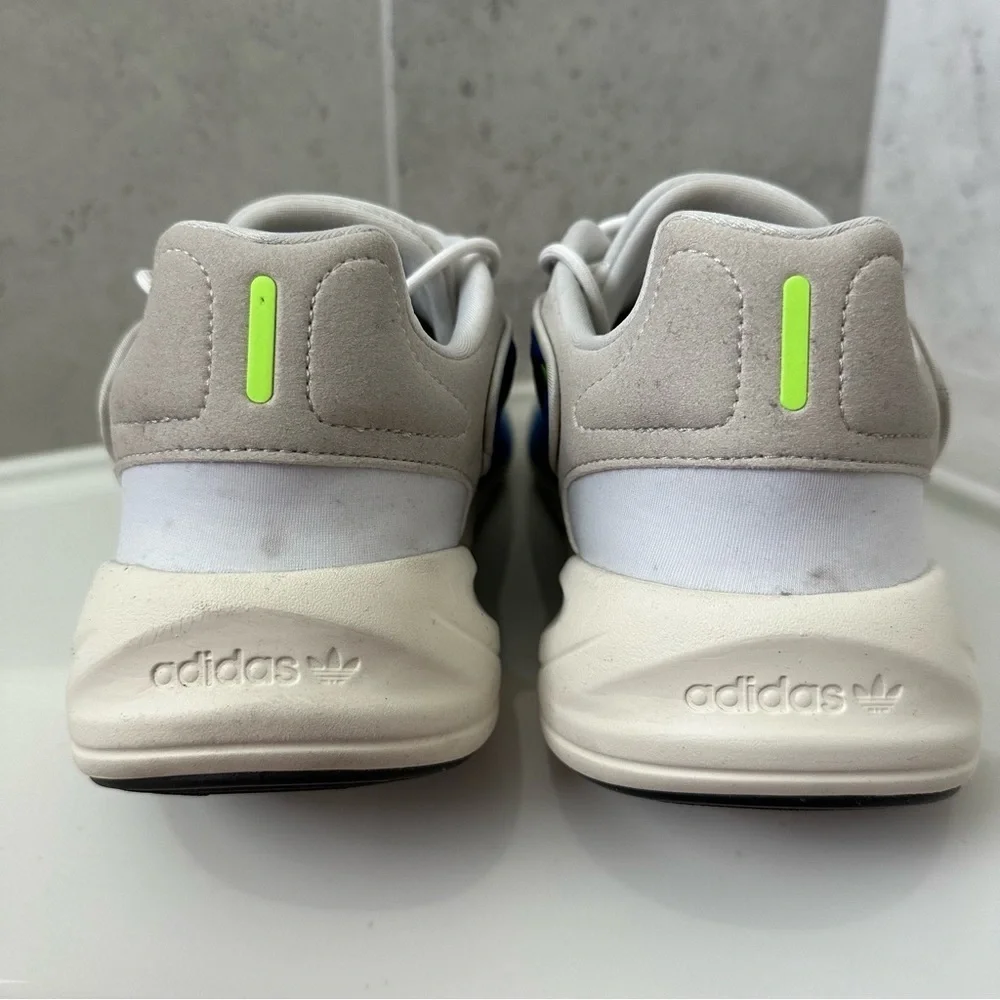 Adidas Men’s Ozelia Sneaker Size 10.5